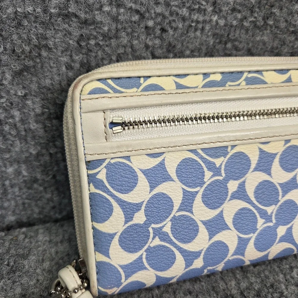Coach Logo Light Blue & White Zip Around Wristlet Wallet Signature C y2K